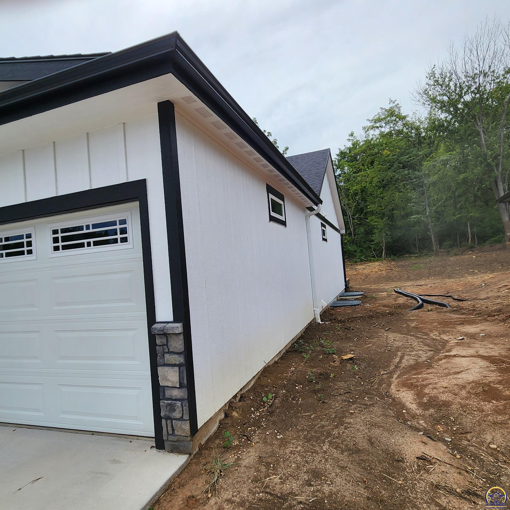 6353 Crescent Rim Drive Ozawkie, KS 66070 - Photo 3 of 33