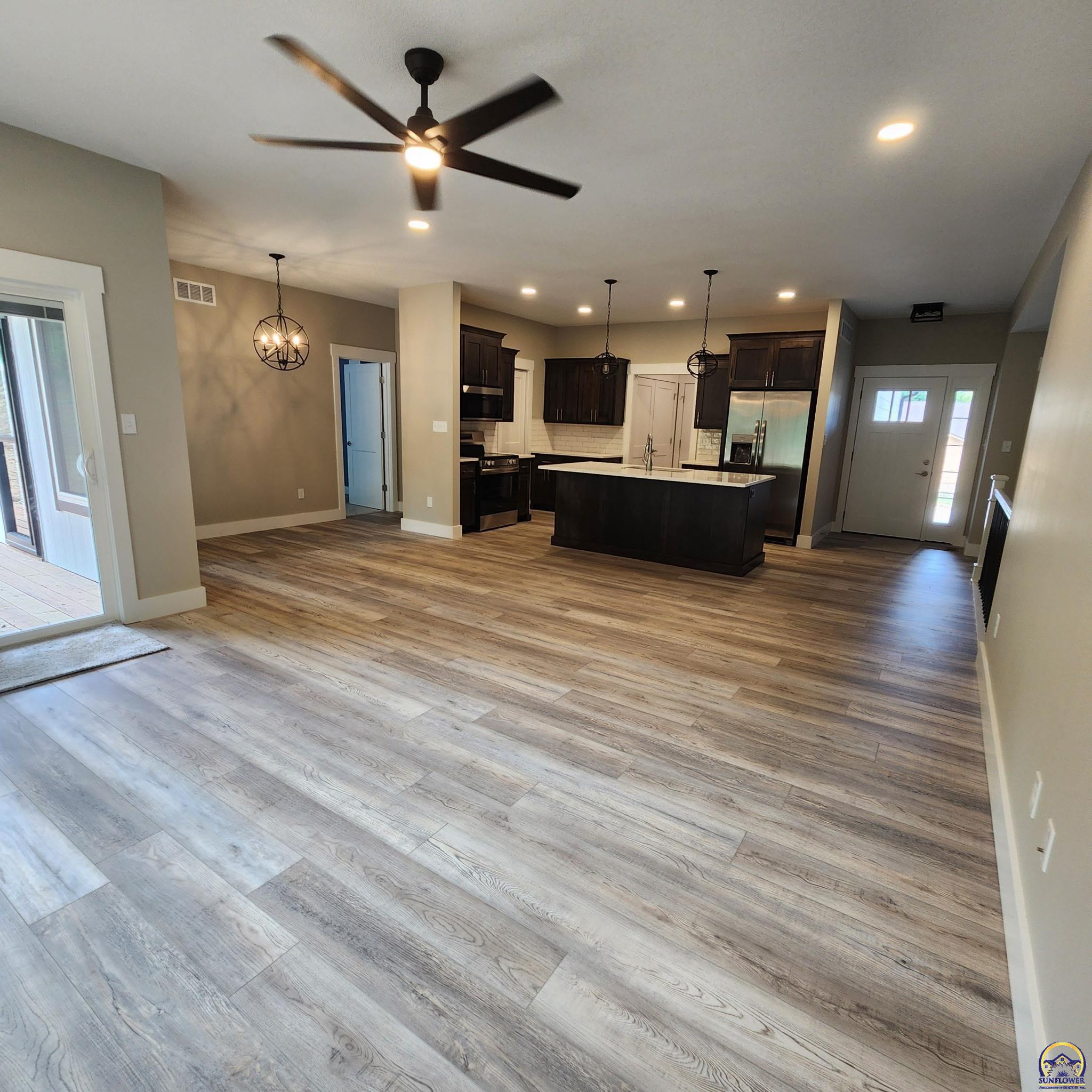 6353 Crescent Rim Drive Ozawkie, KS 66070 - Photo 4 of 33