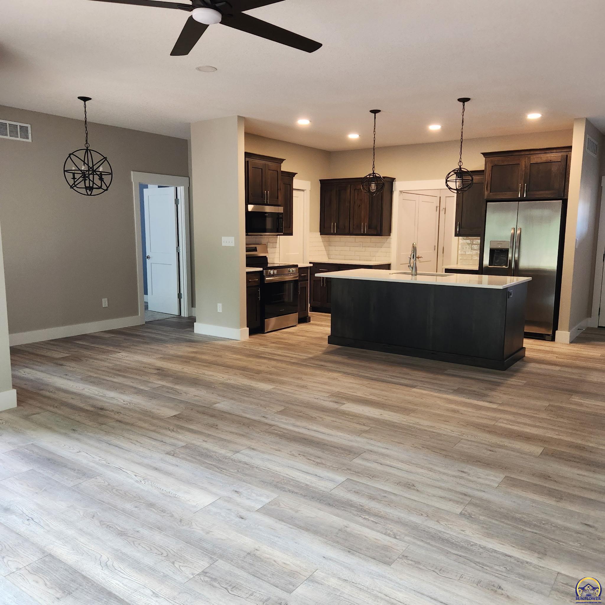 6353 Crescent Rim Drive Ozawkie, KS 66070 - Photo 5 of 33