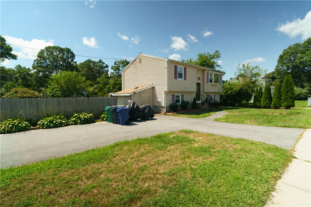 344 Strawberry Field Road Warwick, RI 02886 - Photo 3 of 37 Gallery Image 3