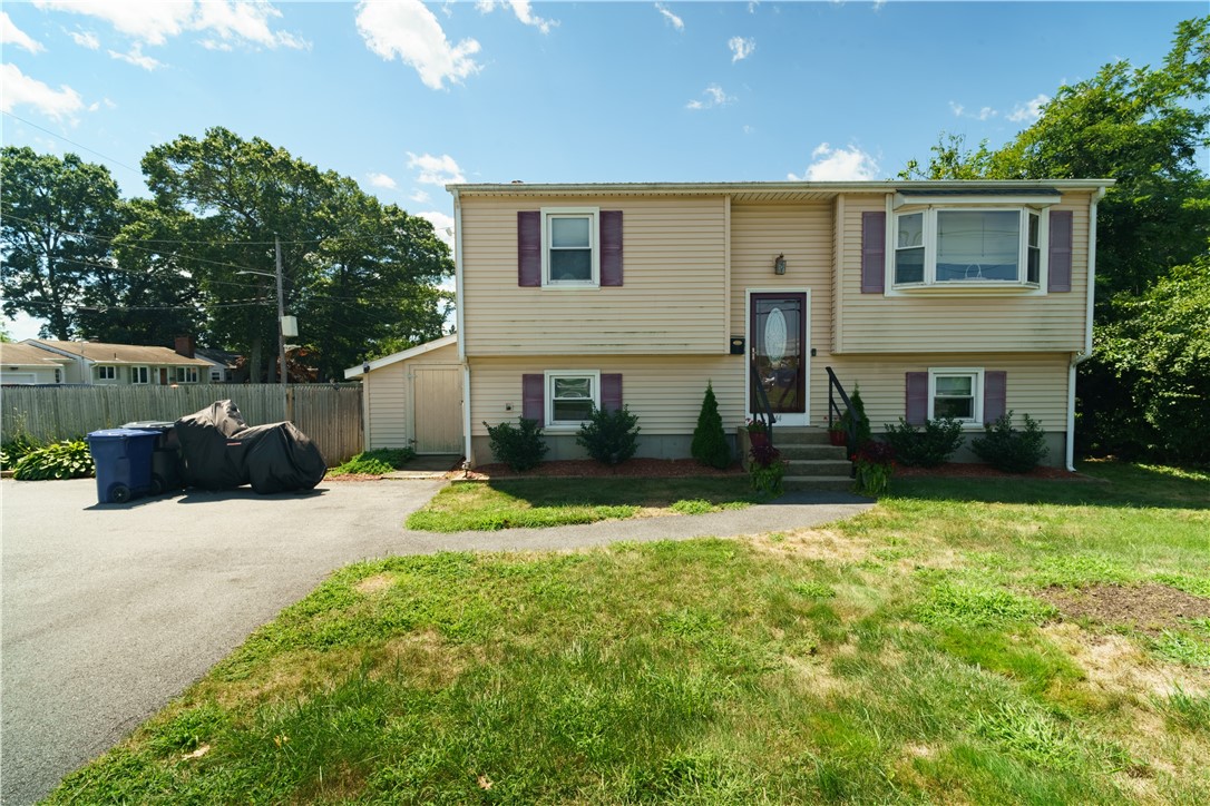344 Strawberry Field Road Warwick, RI 02886 - Photo 4 of 37 Gallery Image 4