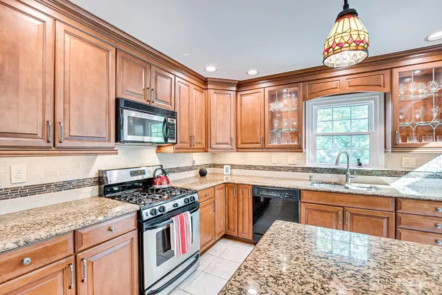 $1,100,000 | 3 Clinton Court, Kendall Park, NJ 08824