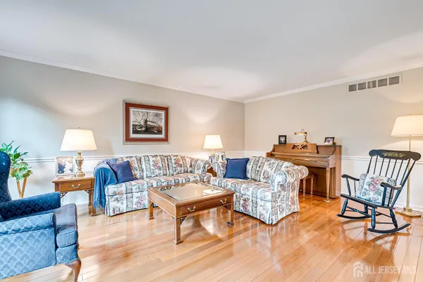$1,049,900 | 3 Clinton Court, Kendall Park, NJ 08824