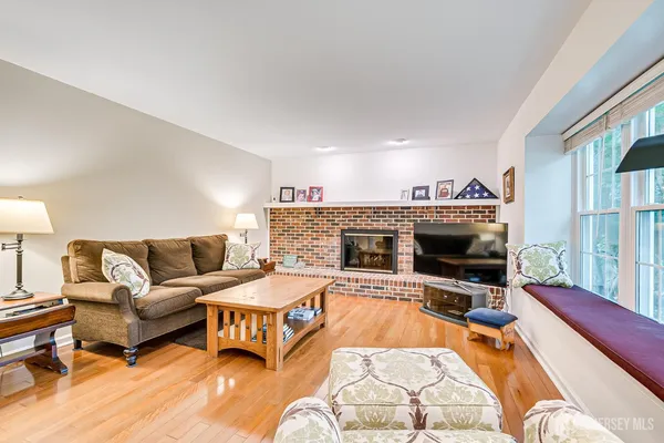 $1,049,900 | 3 Clinton Court, Kendall Park, NJ 08824