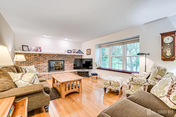 $1,049,900 | 3 Clinton Court, Kendall Park, NJ 08824