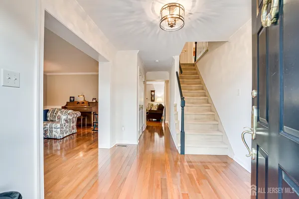 $1,049,900 | 3 Clinton Court, Kendall Park, NJ 08824