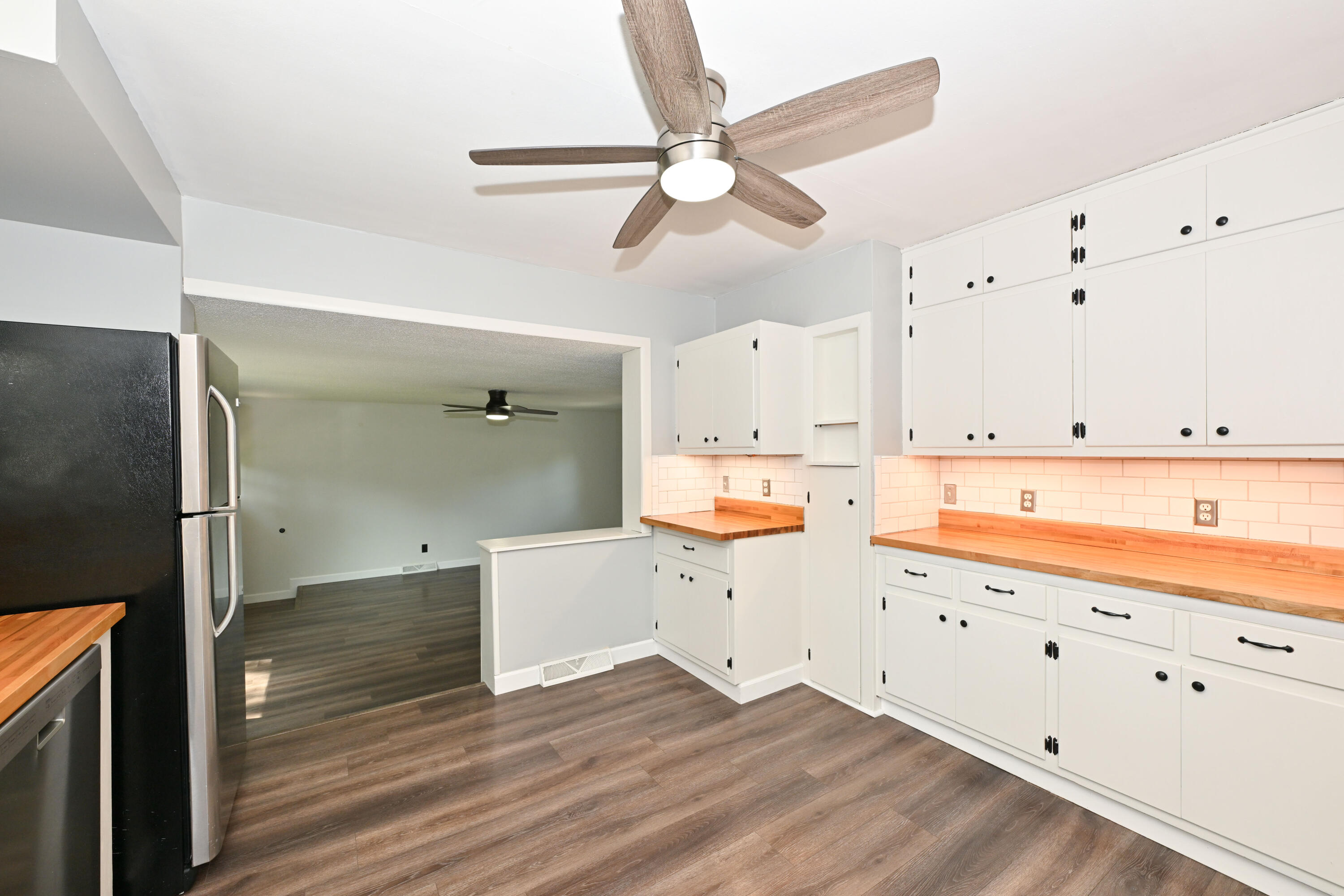 8001 West Cold Spring Road Greenfield, WI 53220 - Photo 5 of 24 Lots of cabinets