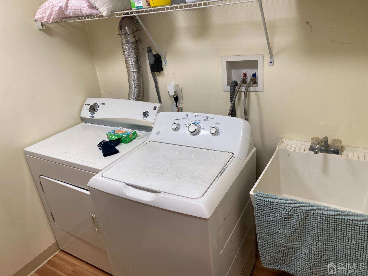 230 Austin Road Orange, NJ 07050 - Photo 33 of 34 a utility room with dryer and washer