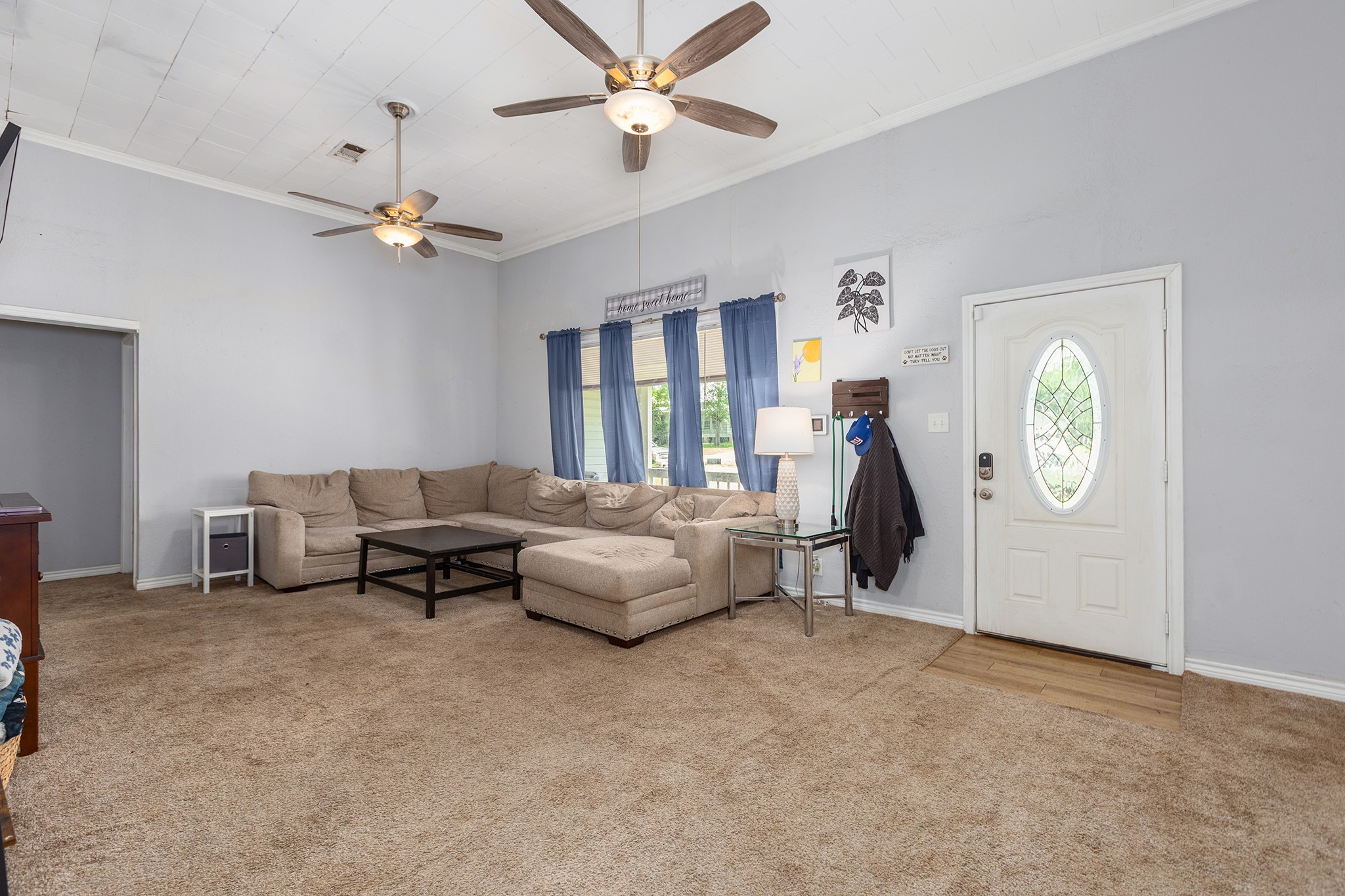 240 North 7th Street Trinity, TX 75862 - Photo 14 of 32 a living room with furniture