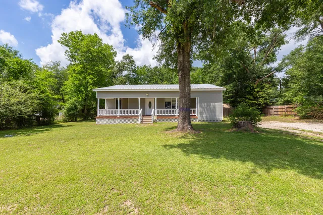 a view of a house with a backyard