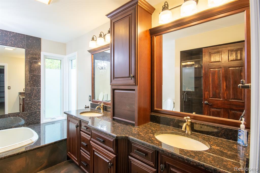 36609 Valley Ridge Drive Farmington Hills, MI 48331 - Photo 12 of 19