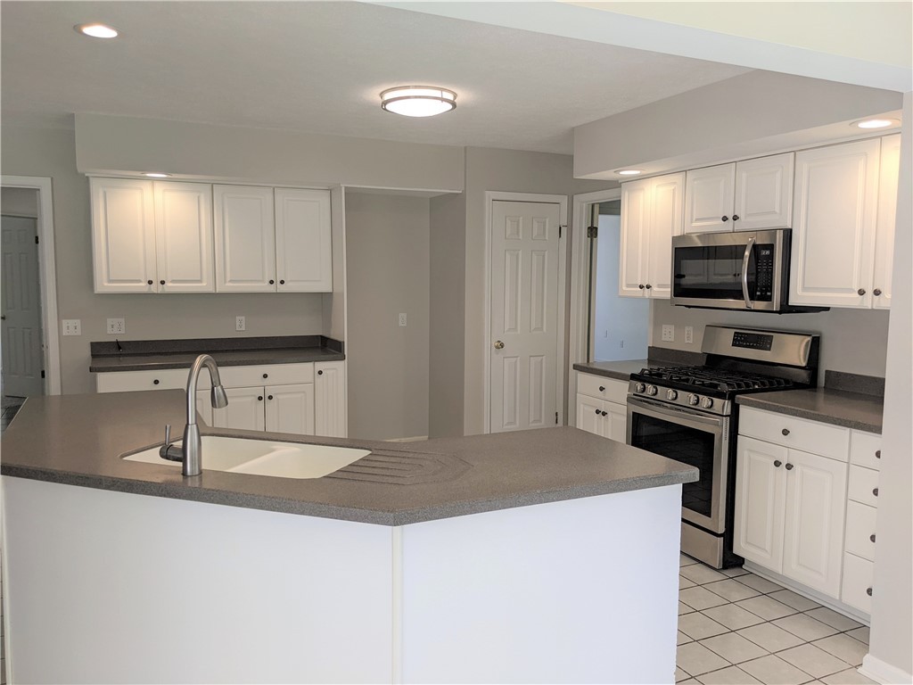 41 Hawks View Mendon, NY 14472 - Photo 3 of 46 Kitchen from the breakfast area