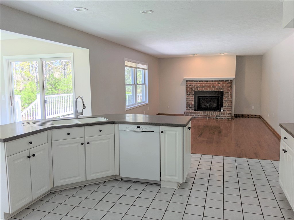 41 Hawks View Mendon, NY 14472 - Photo 8 of 46 Kitchen opens to family room