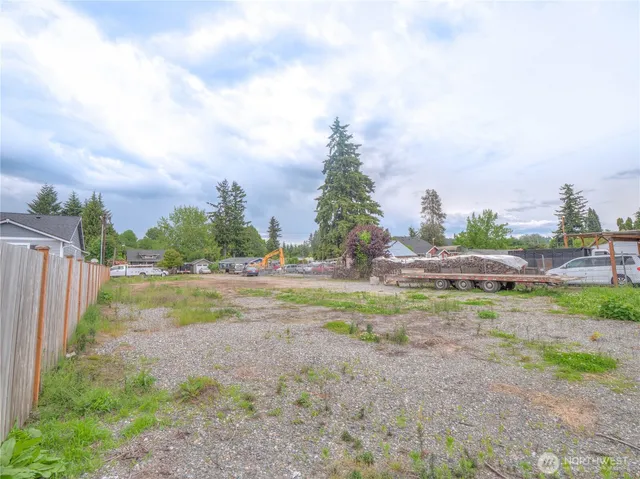 a view of a yard with an trees