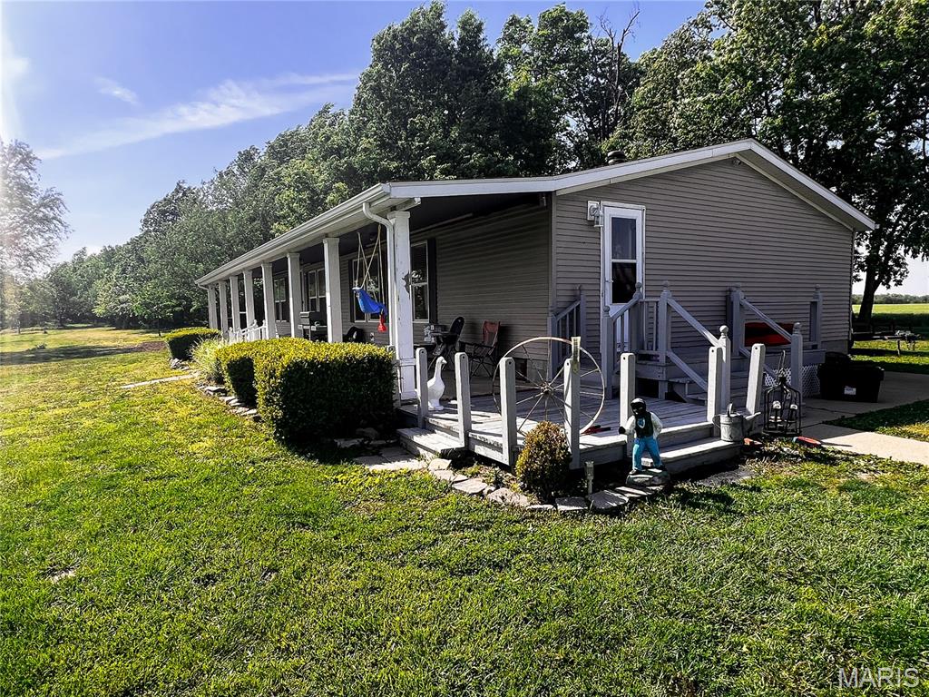 1383 Old Salem Road Kell, IL 62853 - Photo 4 of 28