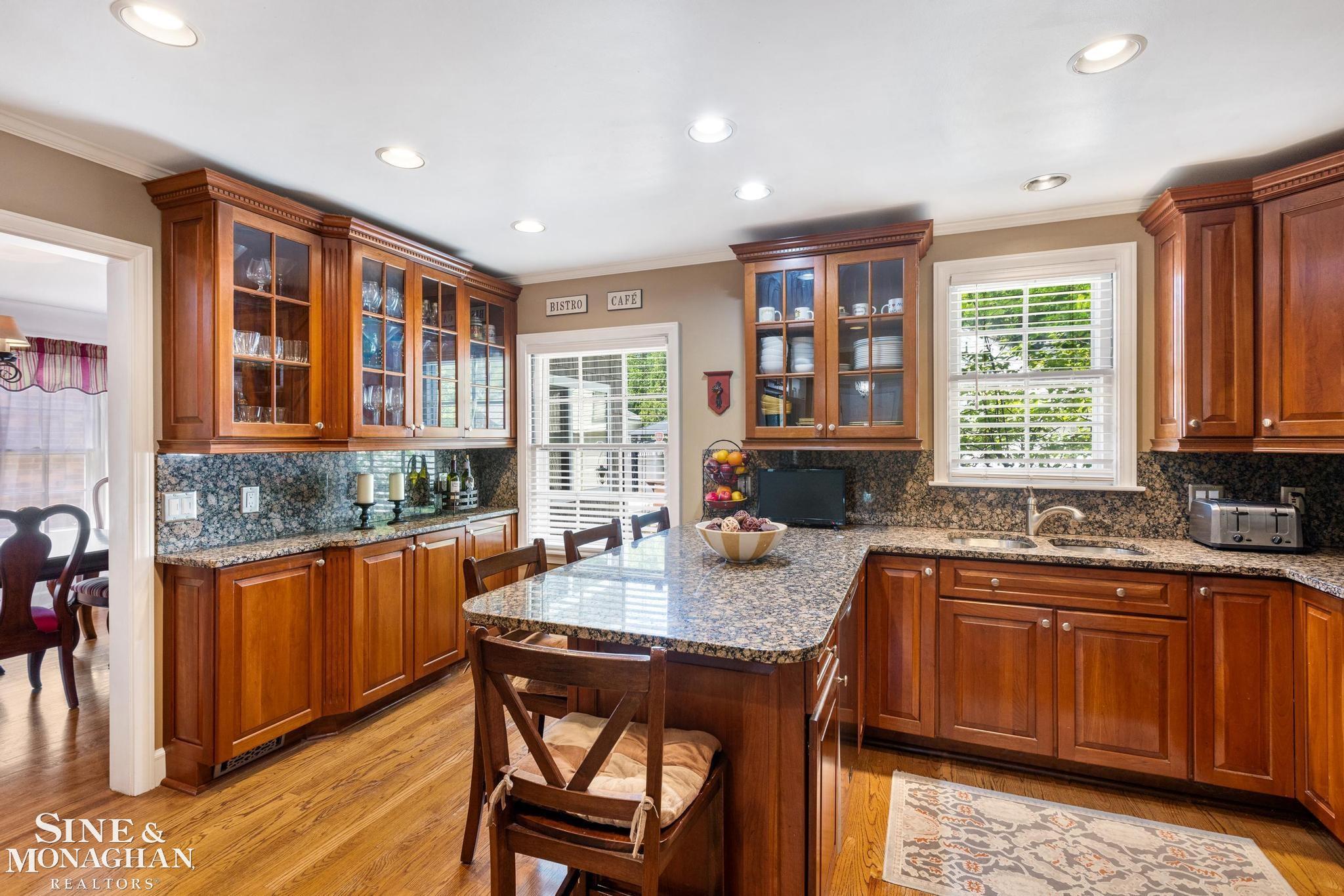 280 Merriweather Road Grosse Pointe Farms, MI 48236 - Photo 11 of 36