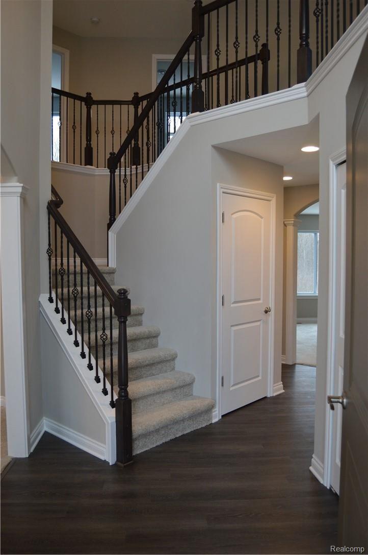 42619 Colonial Road Belleville, MI 48111 - Photo 2 of 19 Grand 2 Story Foyer