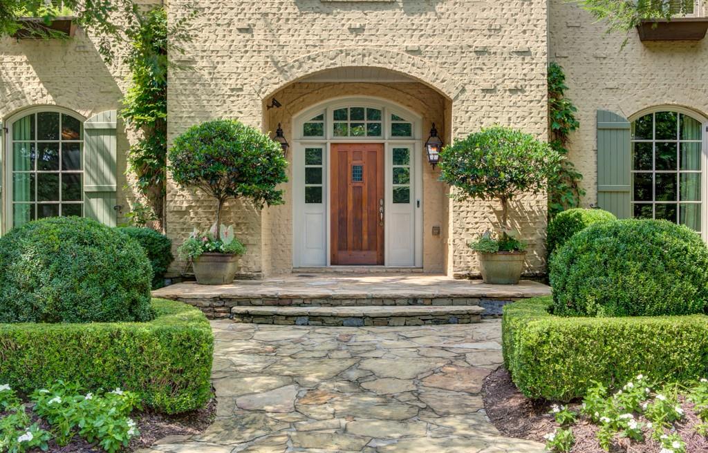 1005 Heards Ferry Road Northwest Sandy Springs, GA 30328 - Photo 2 of 33