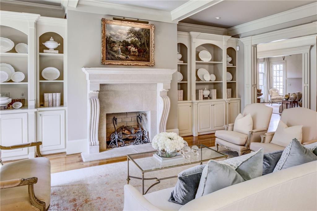 1005 Heards Ferry Road Northwest Atlanta, GA 30328 - Photo 2 of 18