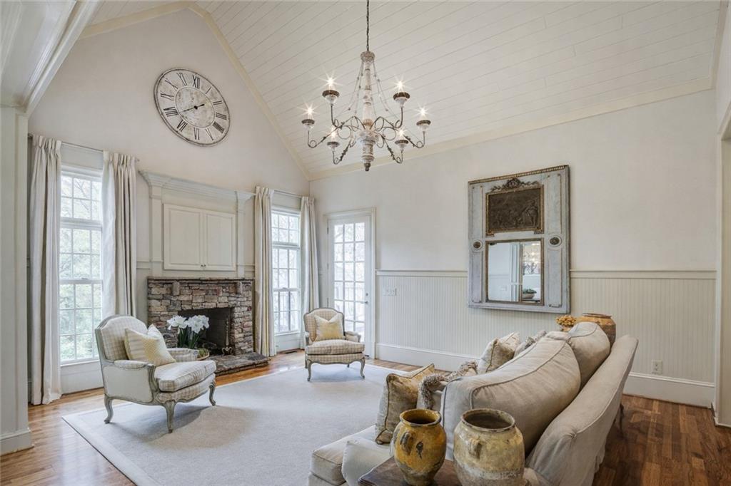 1005 Heards Ferry Road Northwest Sandy Springs, GA 30328 - Photo 6 of 30