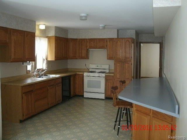 19100 33 Mile Road Armada, MI 48005 - Photo 6 of 18 Kitchen