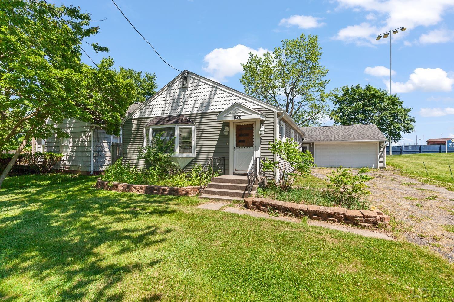 922 Addison Street Adrian, MI 49221 - Photo 1 of 33