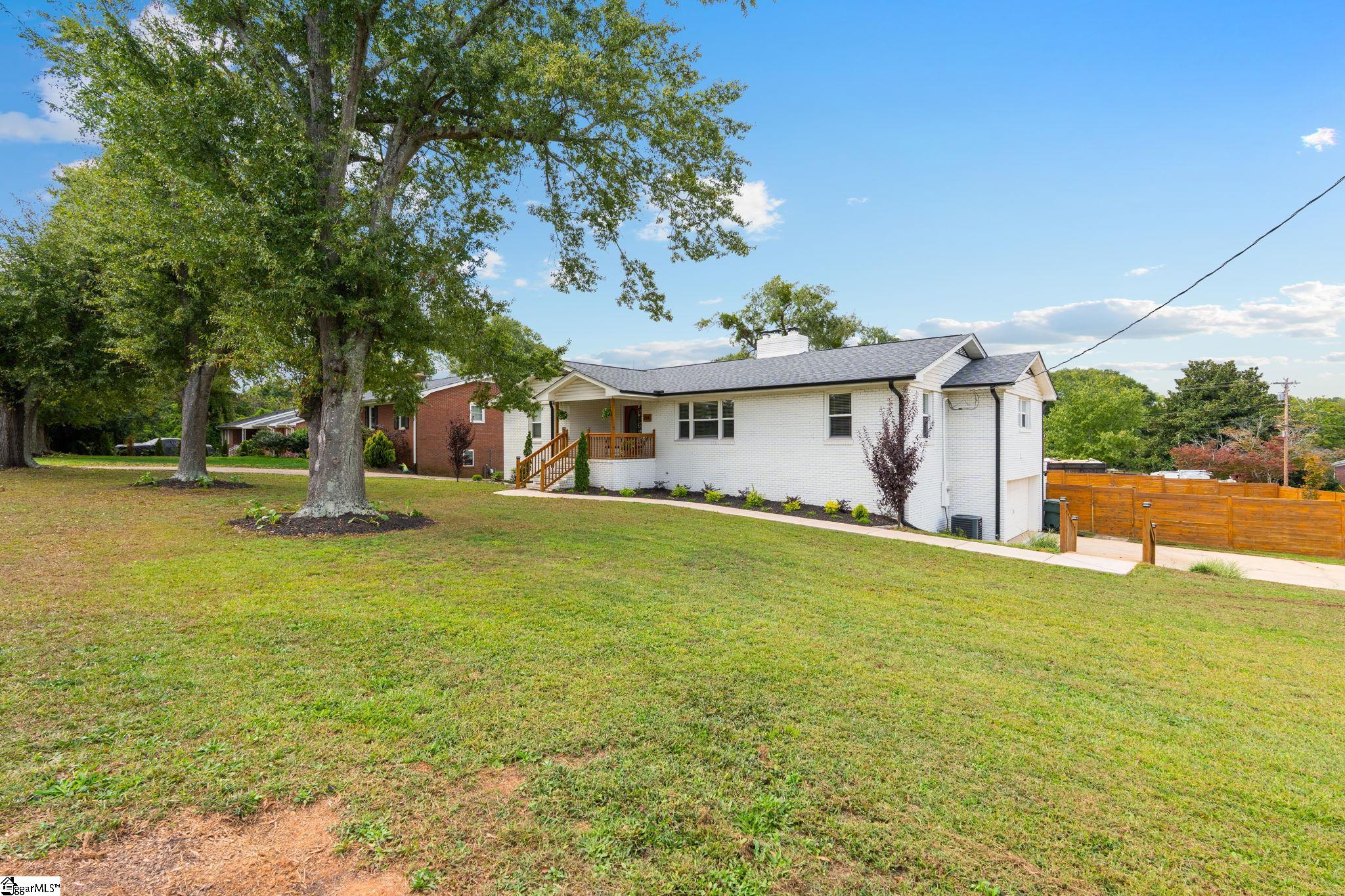 204 Greenacre Road Greenville, SC 29607 - Photo 39 of 45