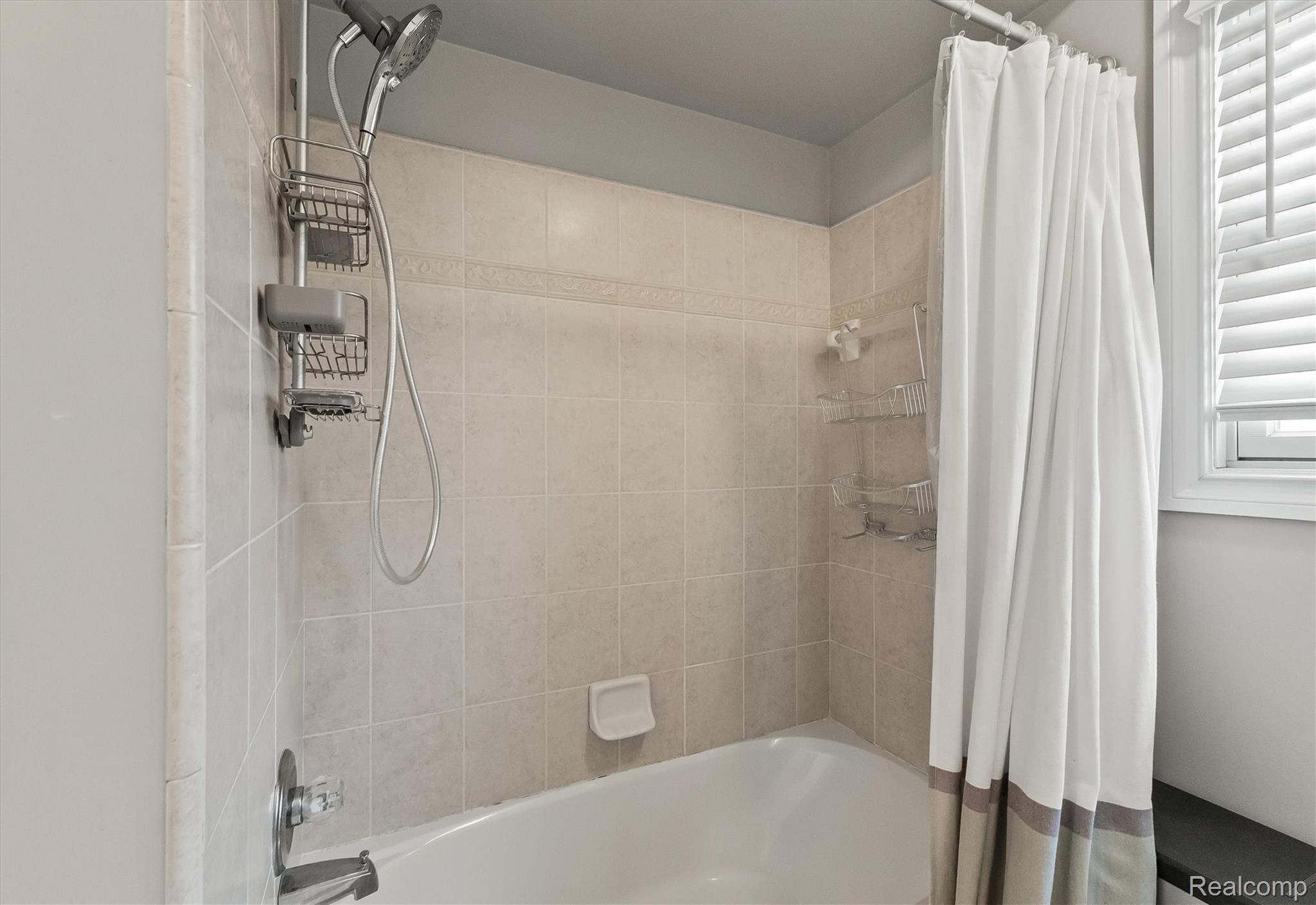 22702 Brantingham Road Macomb, MI 48044 - Photo 22 of 30 FULL BATH 2