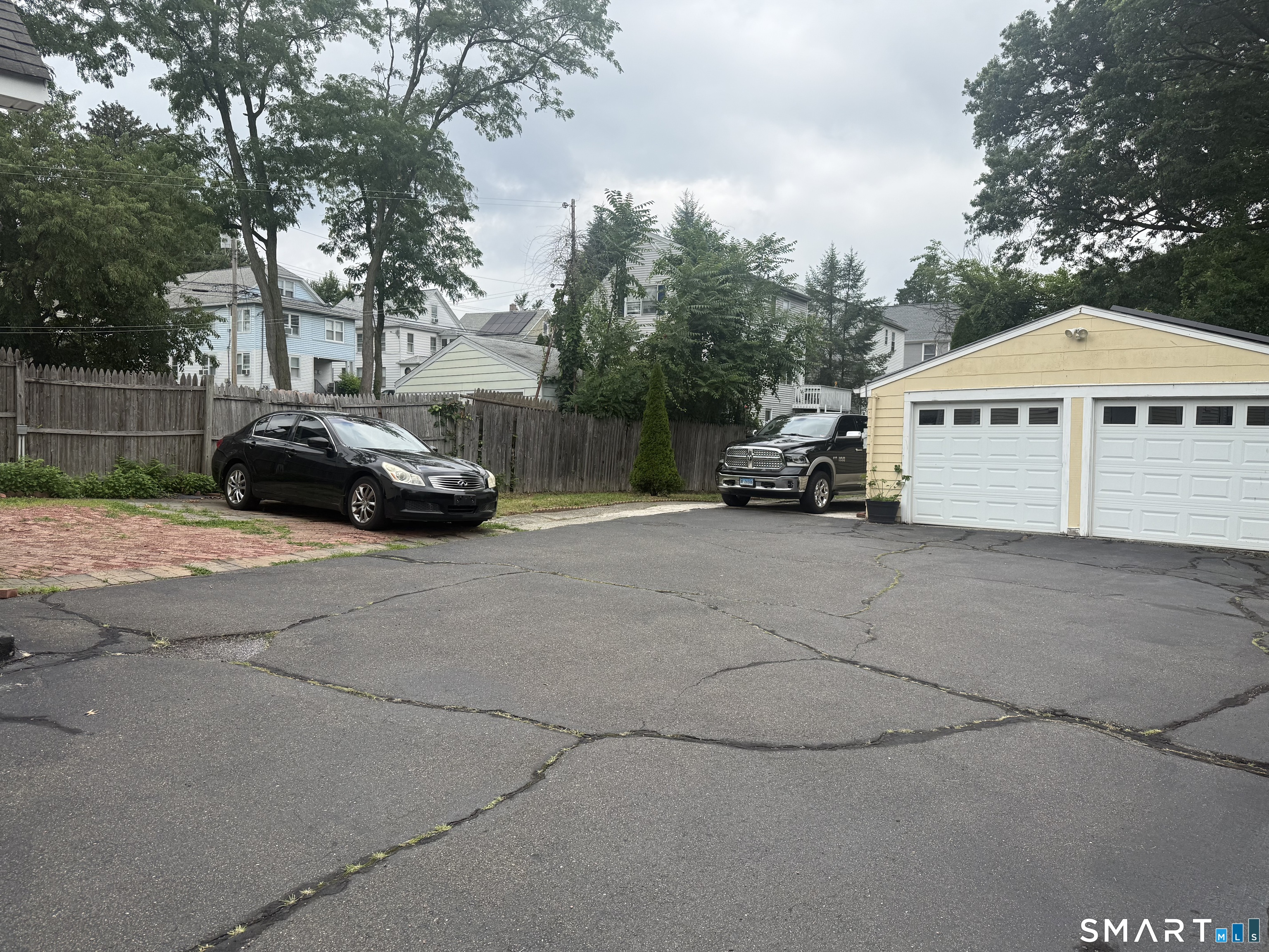 390 Canaan Road Stratford, CT 06614 - Photo 4 of 28
