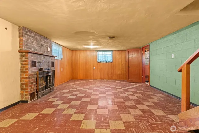 a view of an empty room with a fireplace