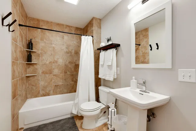 $3,750 | 219 5th Street Southeast, Minneapolis, MN 55414