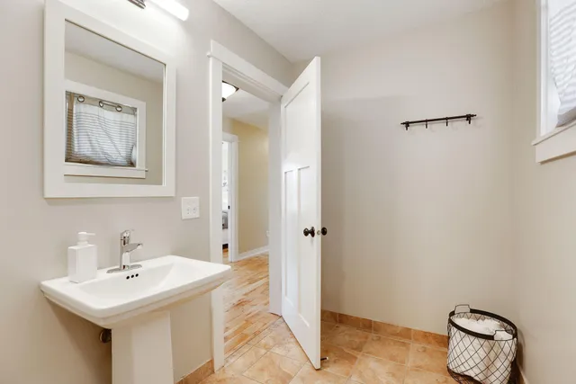 $3,750 | 219 5th Street Southeast, Minneapolis, MN 55414