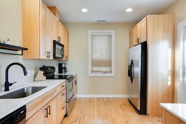 $3,750 | 219 5th Street Southeast, Minneapolis, MN 55414