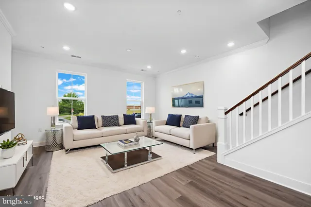 $3,300 | 4828 Bauhaus Square, Chantilly, VA 20151