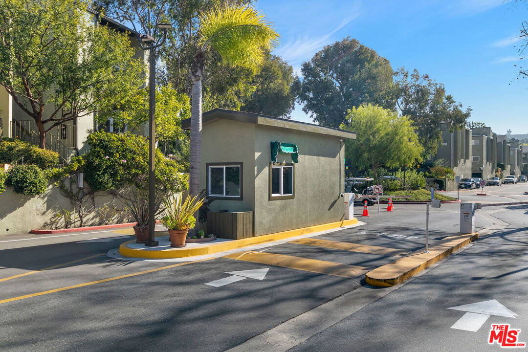 4834 Hollow Corner Road, Unit 402 Culver City, CA 90230 - Photo 1 of 23