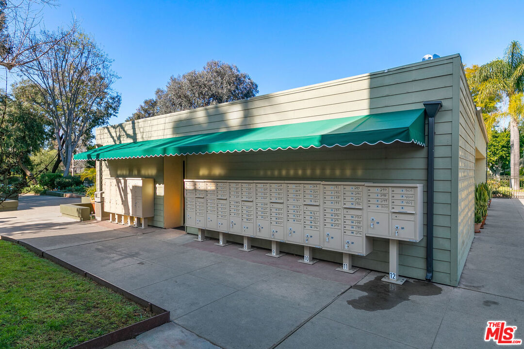4834 Hollow Corner Road, Unit 402 Culver City, CA 90230 - Photo 3 of 23