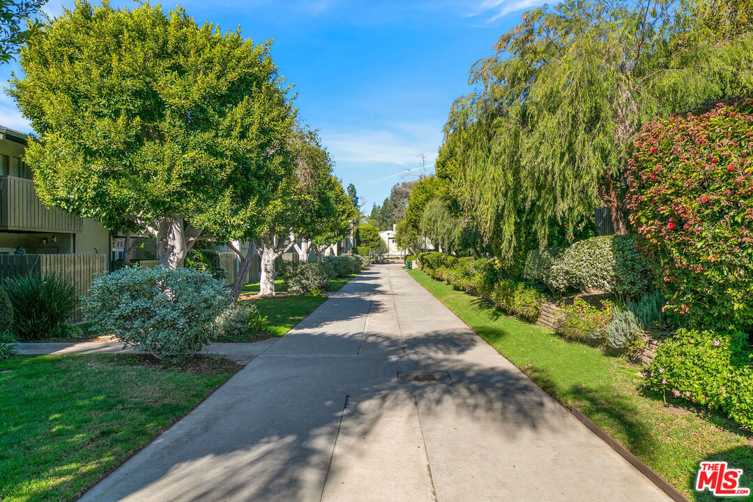4834 Hollow Corner Road, Unit 402 Culver City, CA 90230 - Photo 4 of 23
