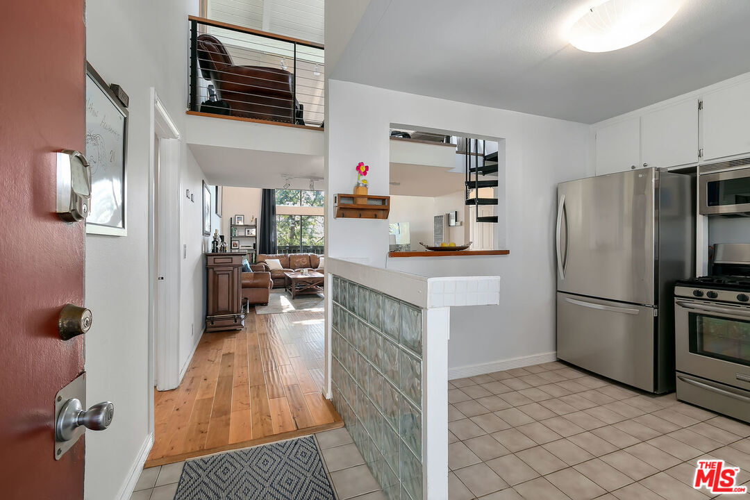 4834 Hollow Corner Road, Unit 402 Culver City, CA 90230 - Photo 9 of 23