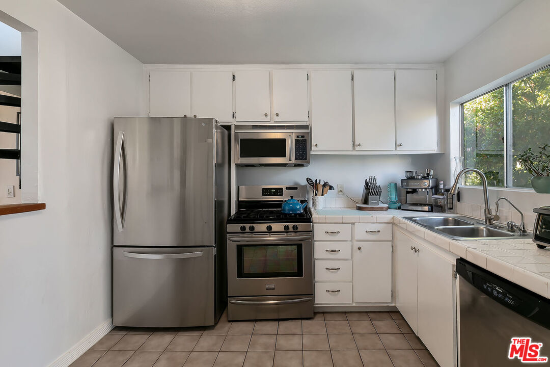 4834 Hollow Corner Road, Unit 402 Culver City, CA 90230 - Photo 10 of 23