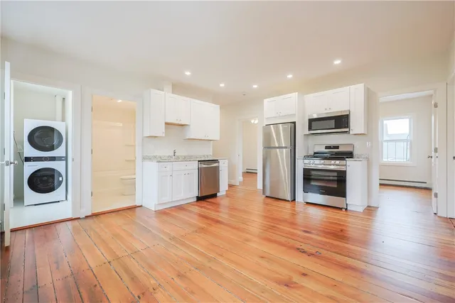 $2,700 | 529 Wood Street, Unit 3, Bristol, RI 02809