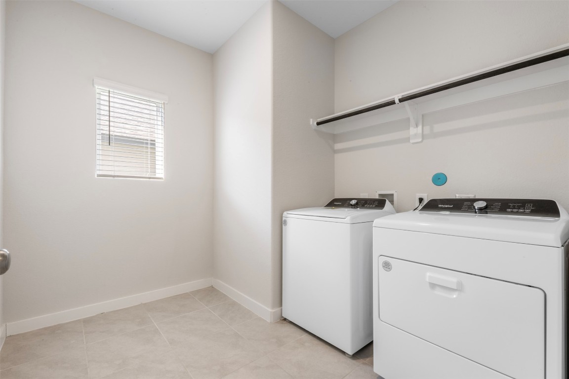 1506 King Rnch Road Conroe, TX 77301 - Photo 20 of 32 a utility room with dryer and washer