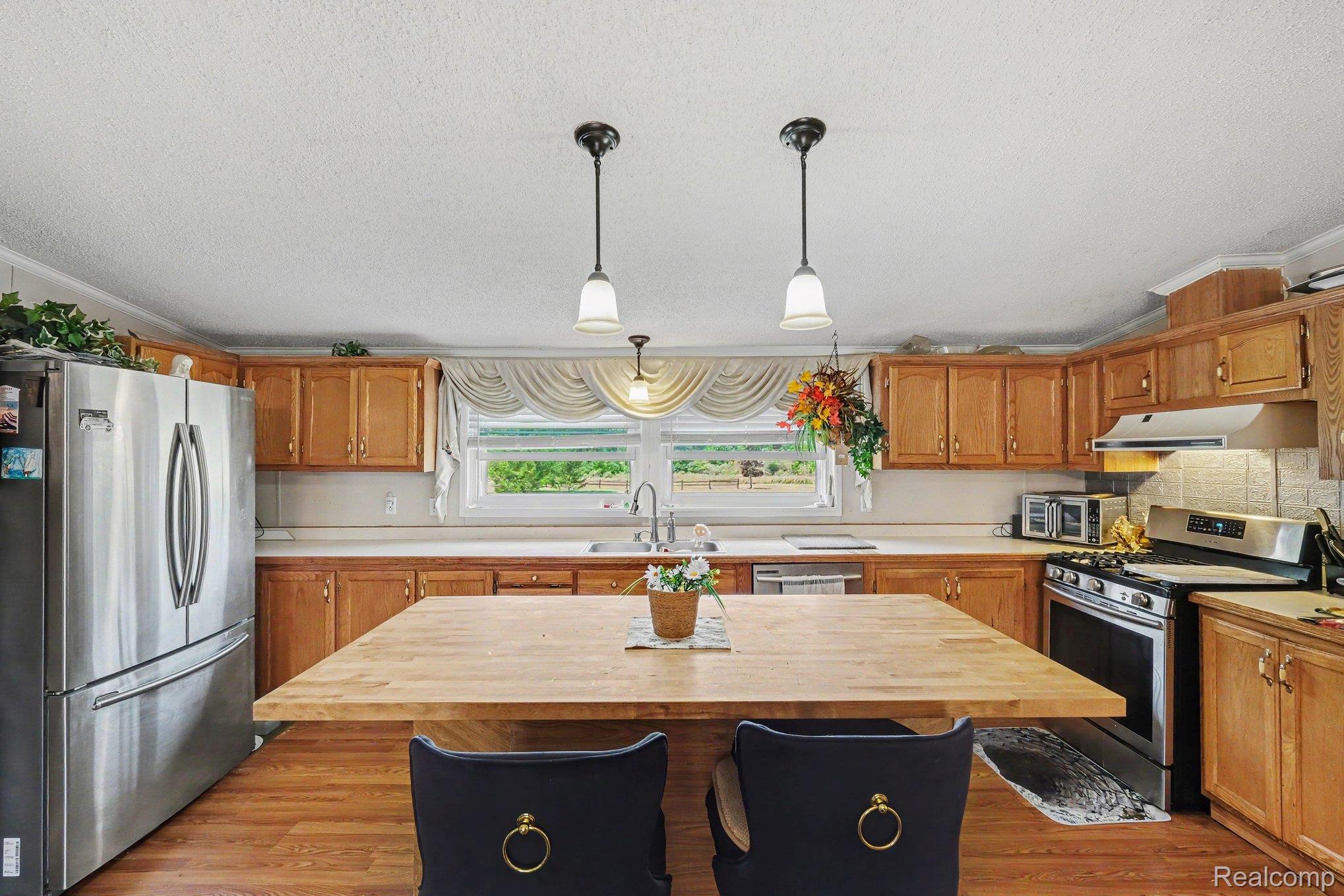 4242 Skelton Road Columbiaville, MI 48421 - Photo 5 of 21 008_file_9355.jpg