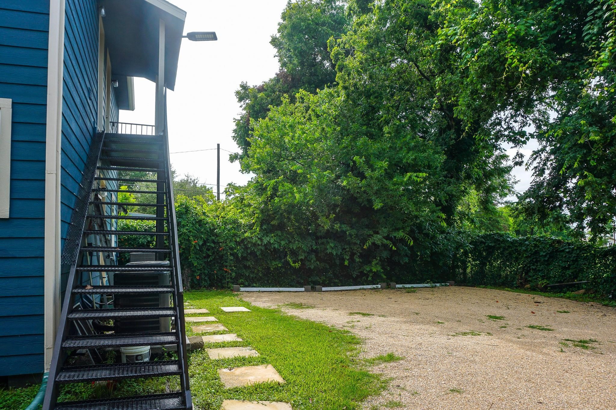 3703 Market Street, Unit 2 Houston, TX 77020 - Photo 11 of 13 Rear entrance by parking.