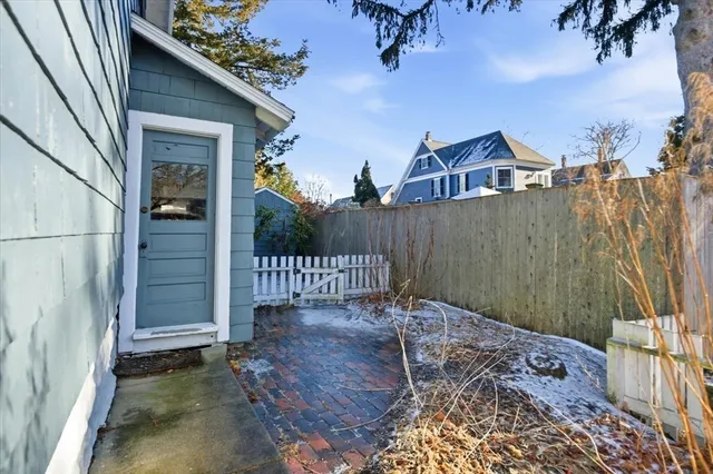 a view of a yard with a house