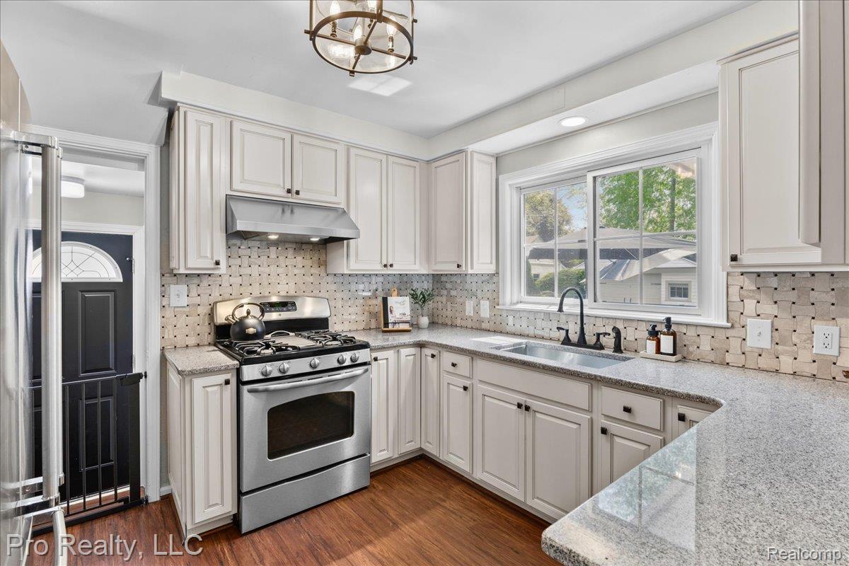 429 Roland Road Grosse Pointe, MI 48236 - Photo 11 of 34