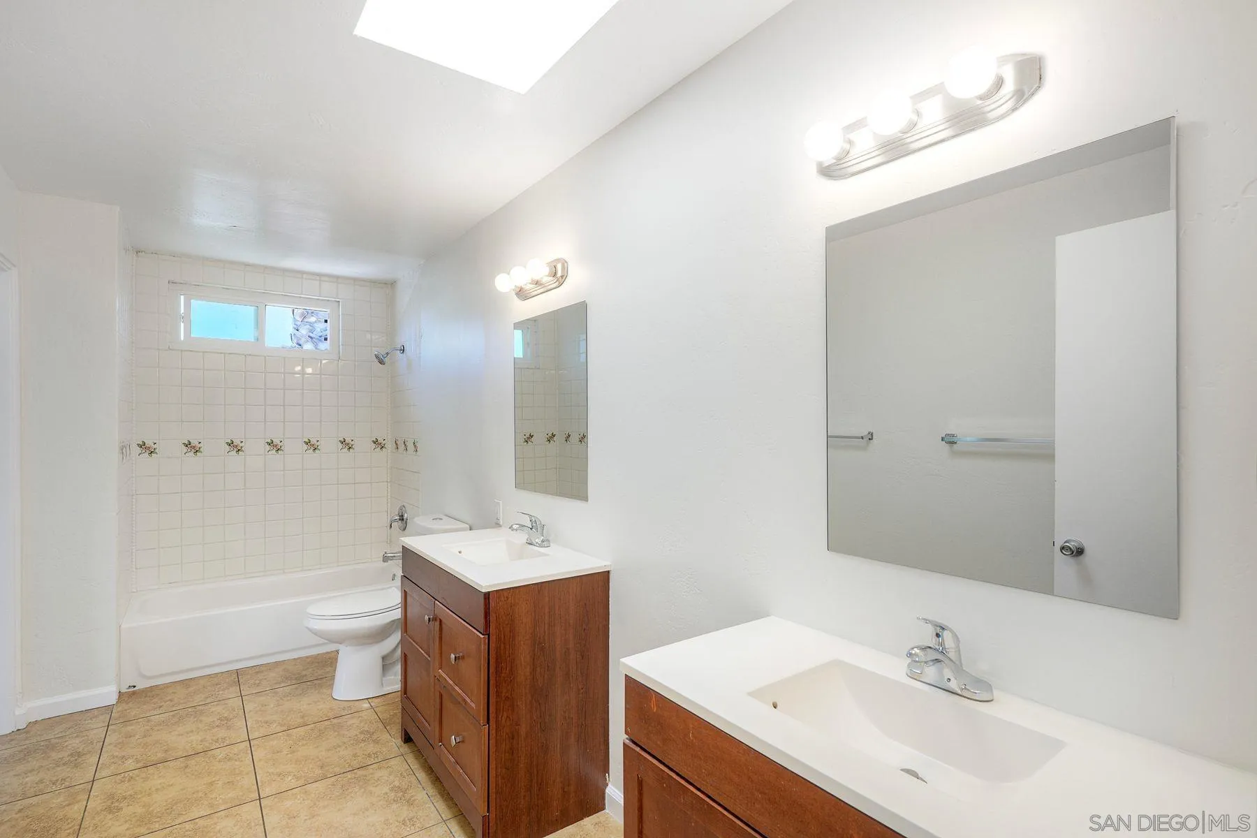 1921 Felicita Road Escondido, CA 92025 - Photo 16 of 26 Bathroom #2