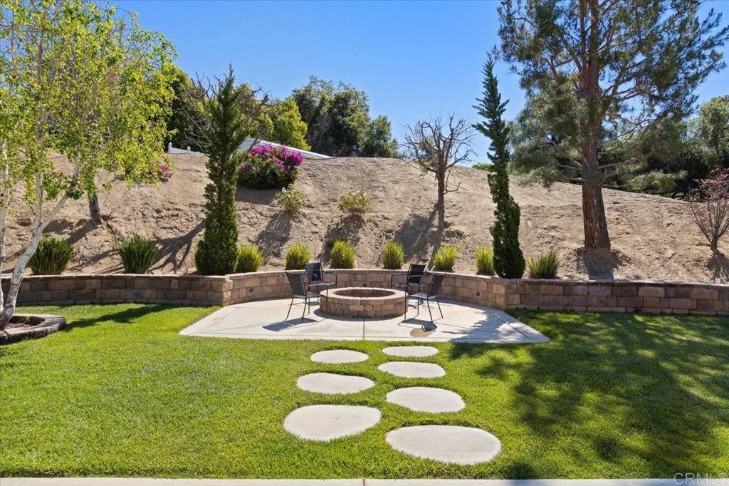 30405 Del Rey Road Temecula, CA 92591 - Photo 4 of 46 a view of a table and chairs in the patio