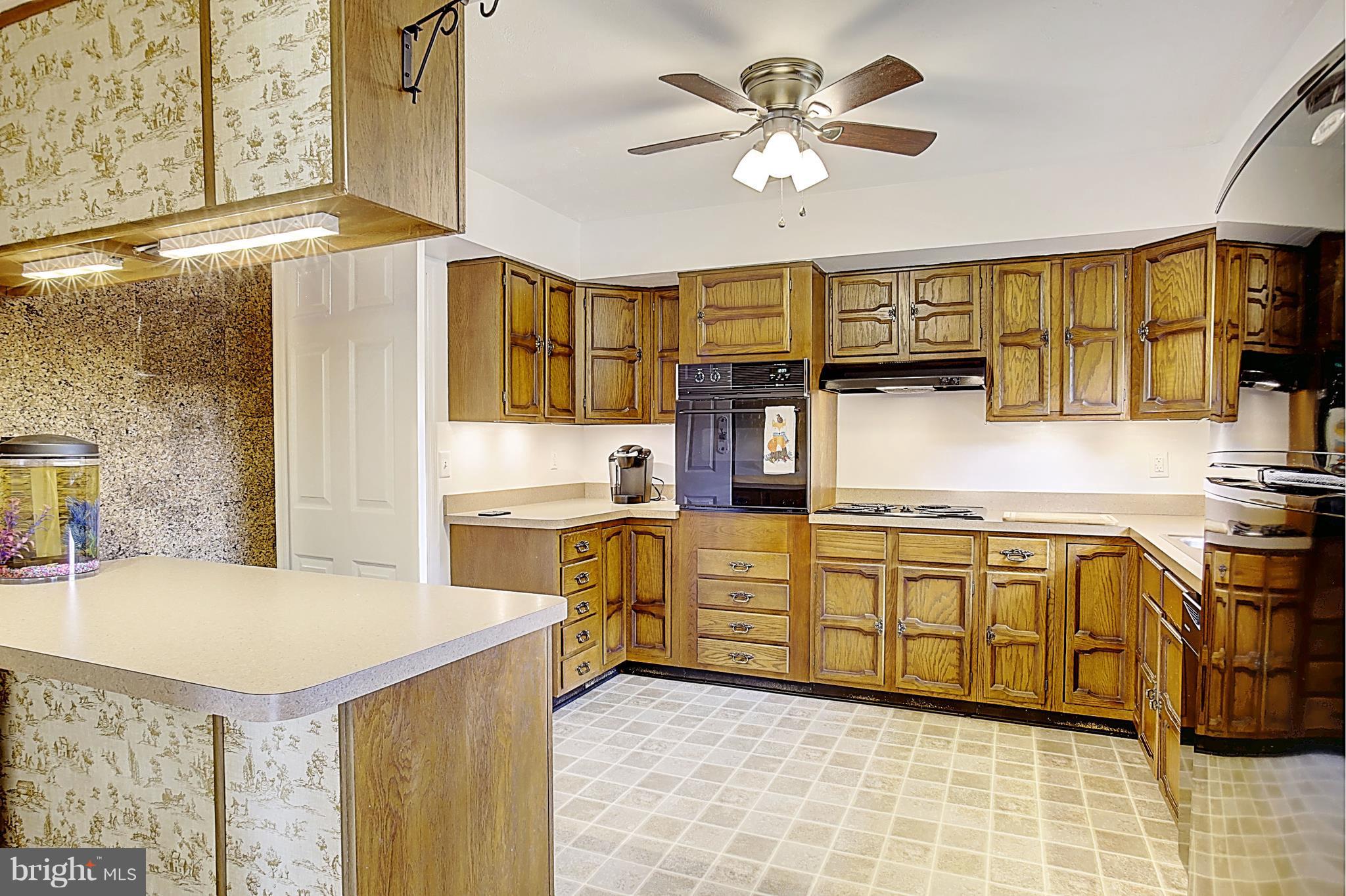 4 Richmond Road Front Royal, VA 22630 - Photo 17 of 30 Kitchen with island