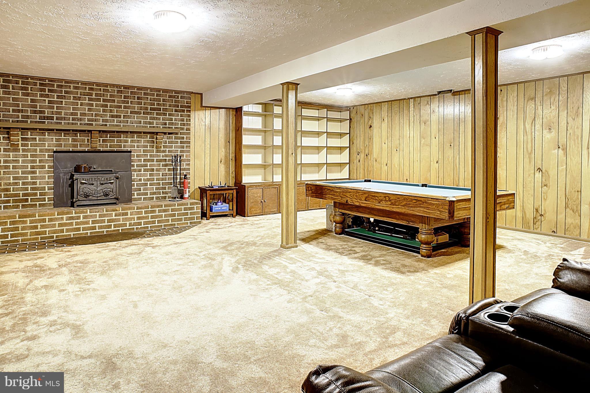4 Richmond Road Front Royal, VA 22630 - Photo 22 of 30 Huge Family Room with Built in Bookshelves