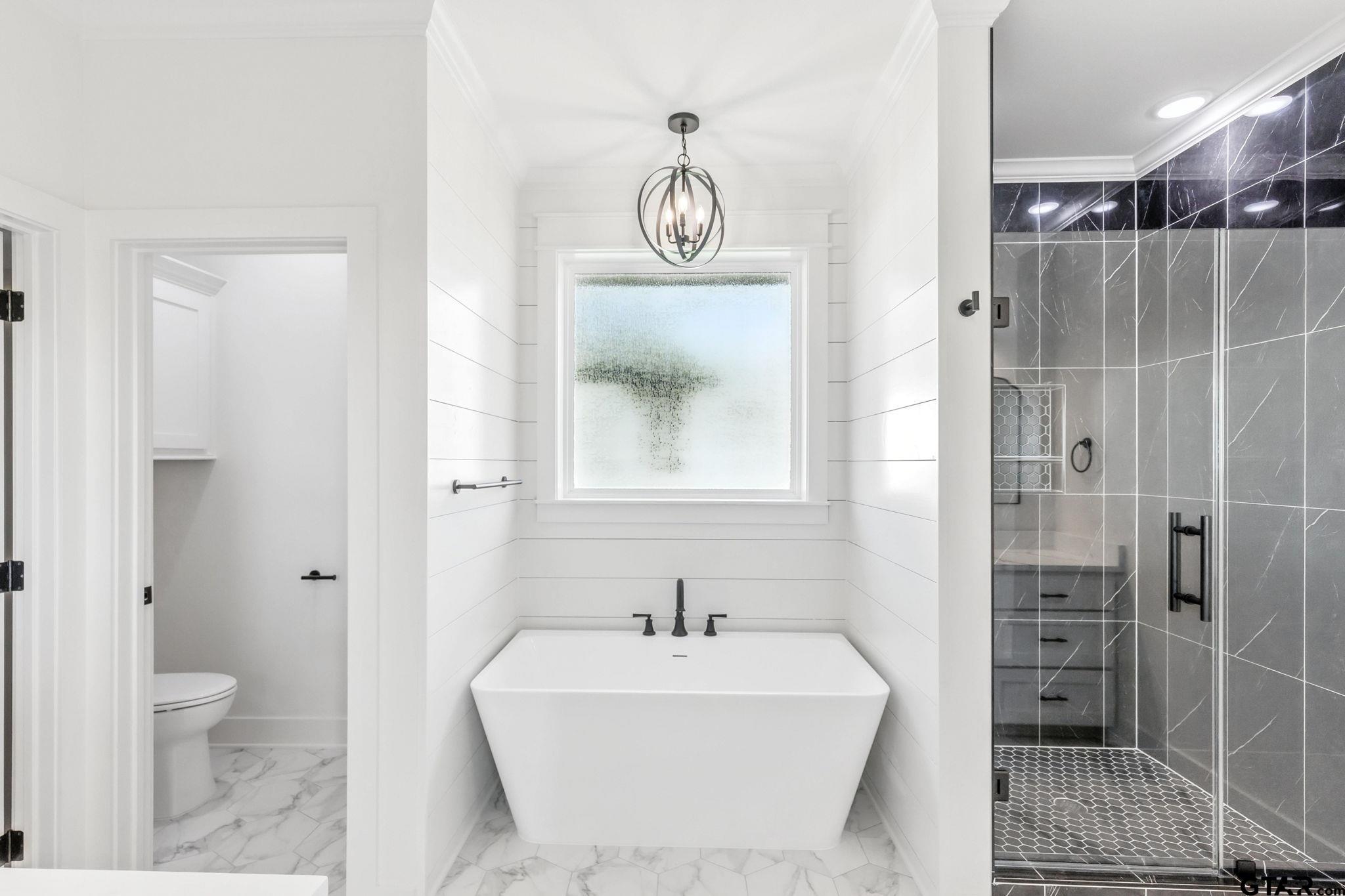 15524 County Road 434 Lindale, TX 75771 - Photo 14 of 23 a bathroom with a sink a toilet and shower